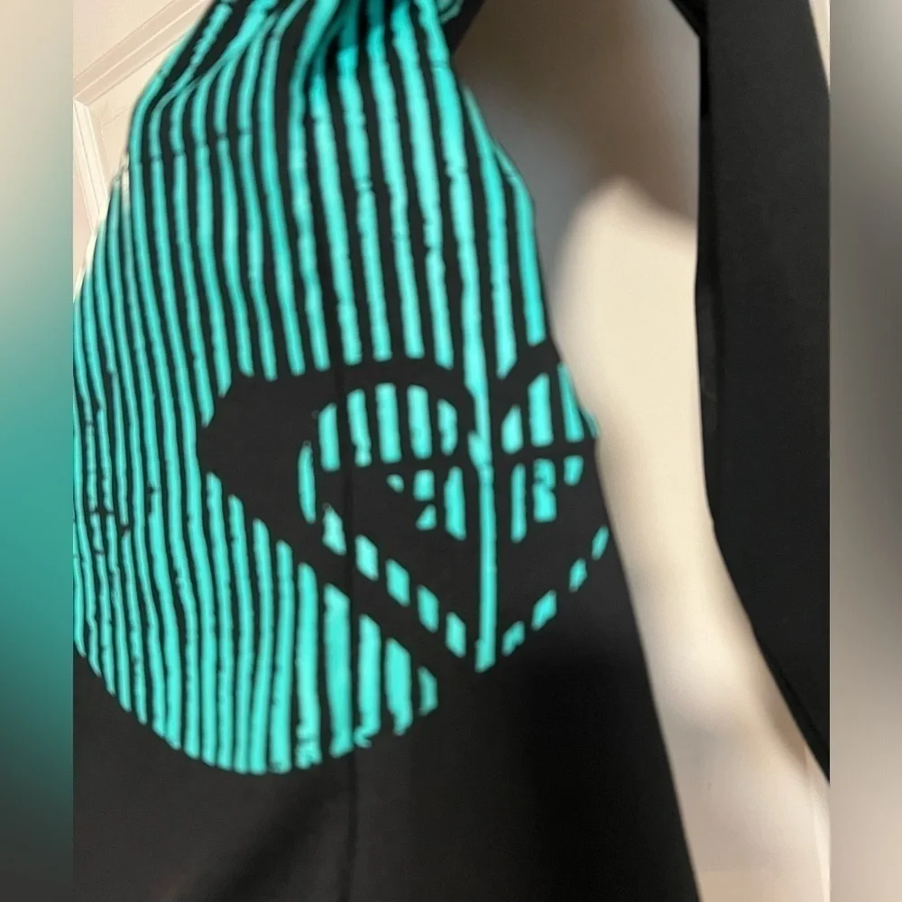 Roxy SPF Rashguard - Small - Picture 3 of 4